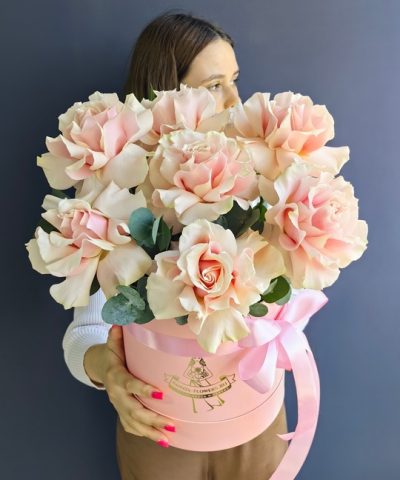 Букет роз в коробке