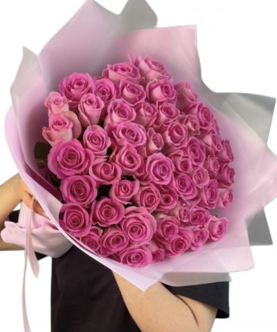 Розовые розы