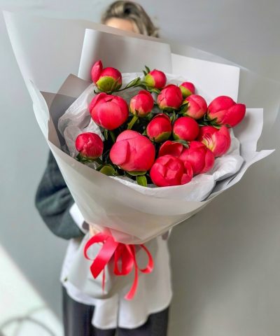 Букет из 15 пионов