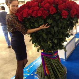 101 длинная роза