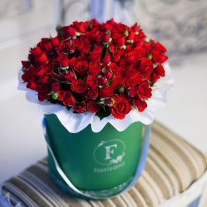 Коробка с кустовыми розами