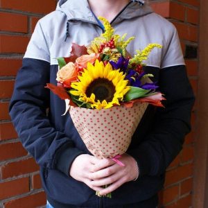 Яркий букет 12