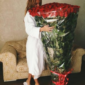 51 длинных роза