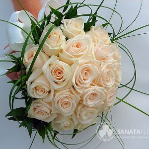 Букет из кремовых роз